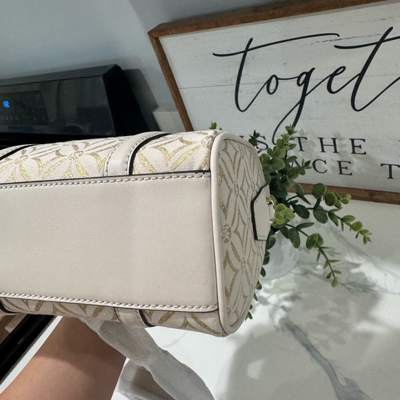 Beautiful New W/Tags Michael Kors Mini Boston Bag - Picture 12 of 13